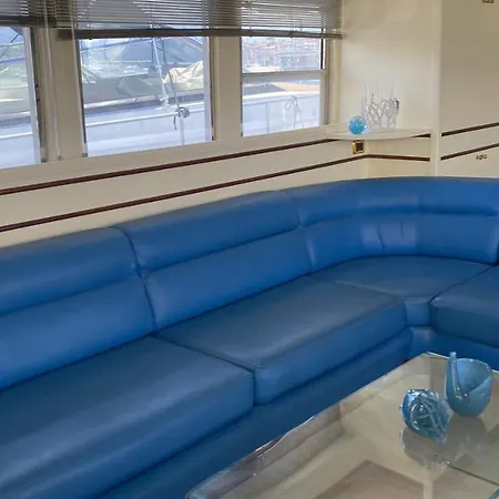 Benetti 83 *