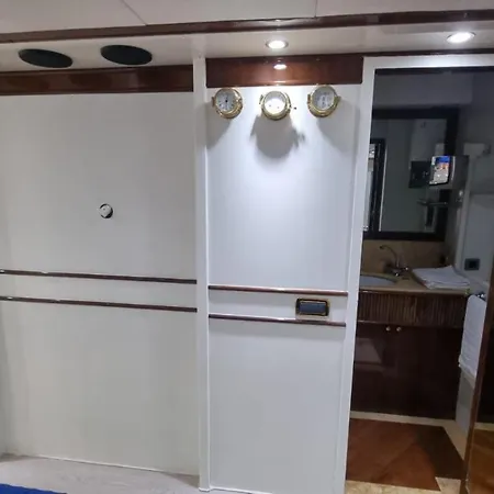 Benetti 83