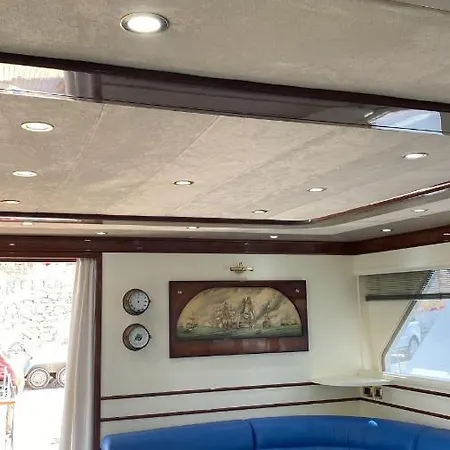 Benetti 83 Bådhotel