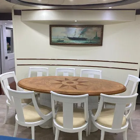 Benetti 83 *
