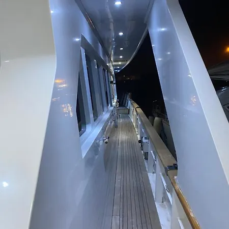 Benetti 83 Bådhotel Palermo