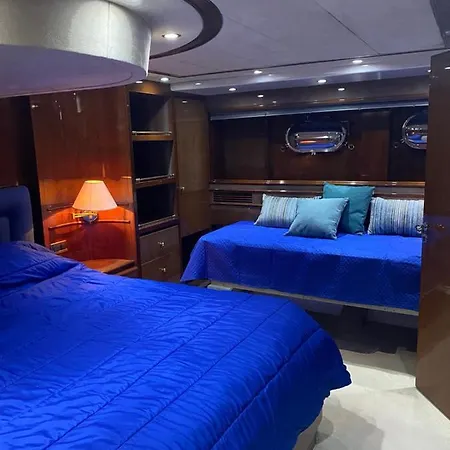 Benetti 83 Bådhotel