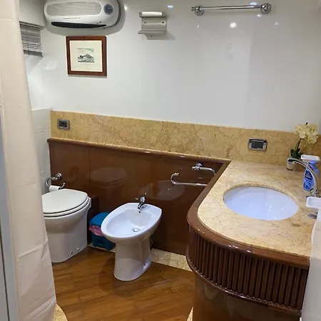 Bådhotel Benetti 83 *